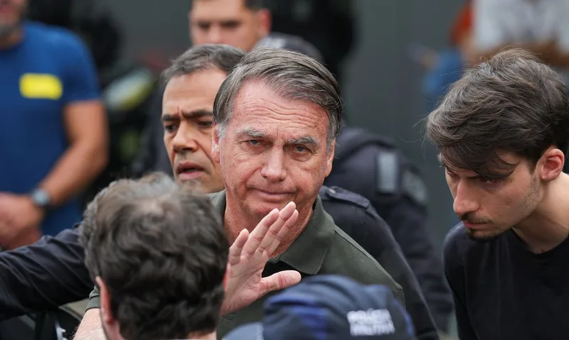 Defesa de Bolsonaro retira pedido para interromper execução da pena no STF