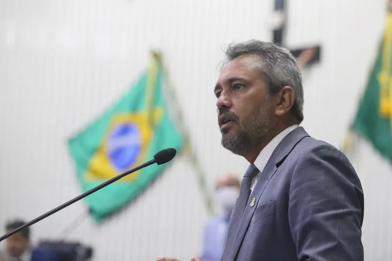 TRE-CE veta peça e determina perda de tempo eleitoral da coligação de Elmano