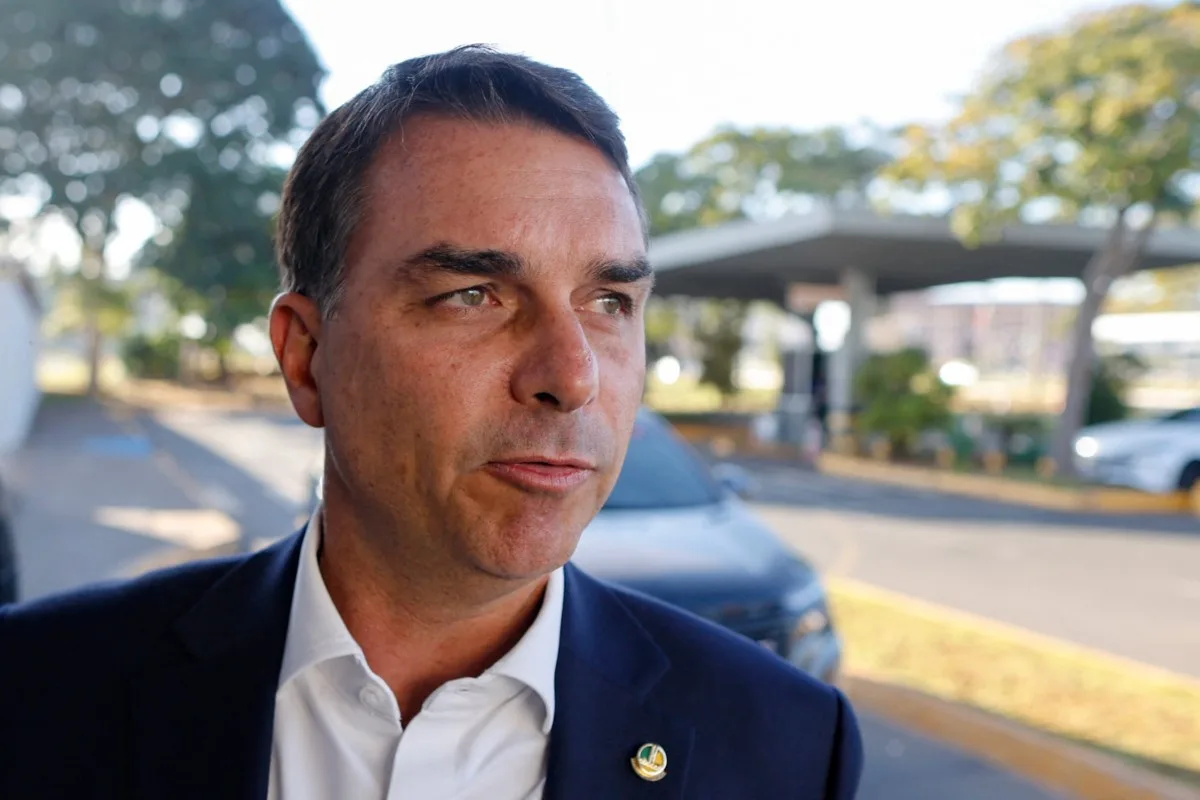 Flávio Bolsonaro anuncia Pablo Marçal na equipe para empreendedorismo