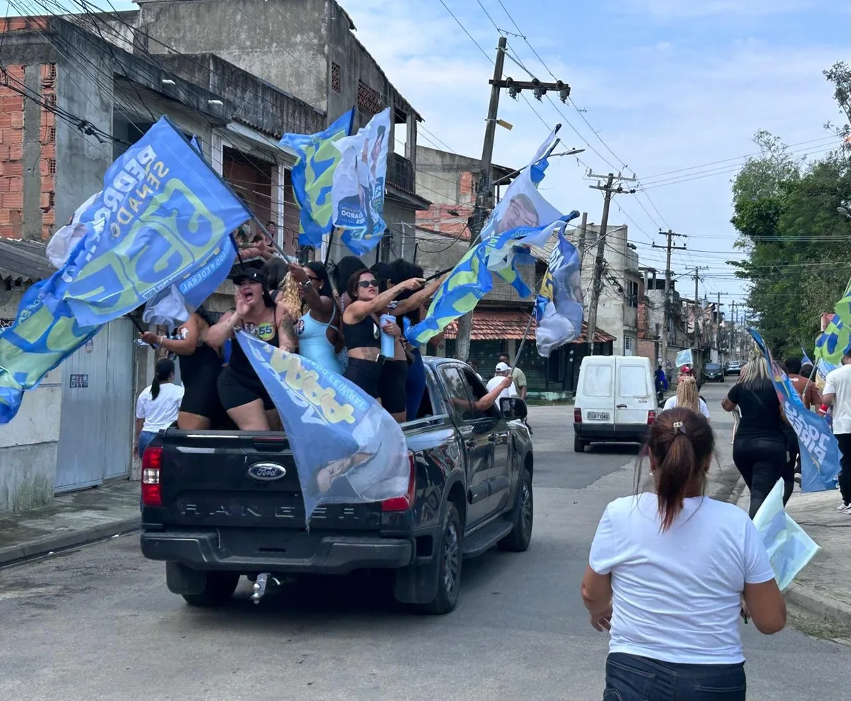 Em passeata no Rio, Paes mira sucessor de Castro e reforça aliança com Rueda