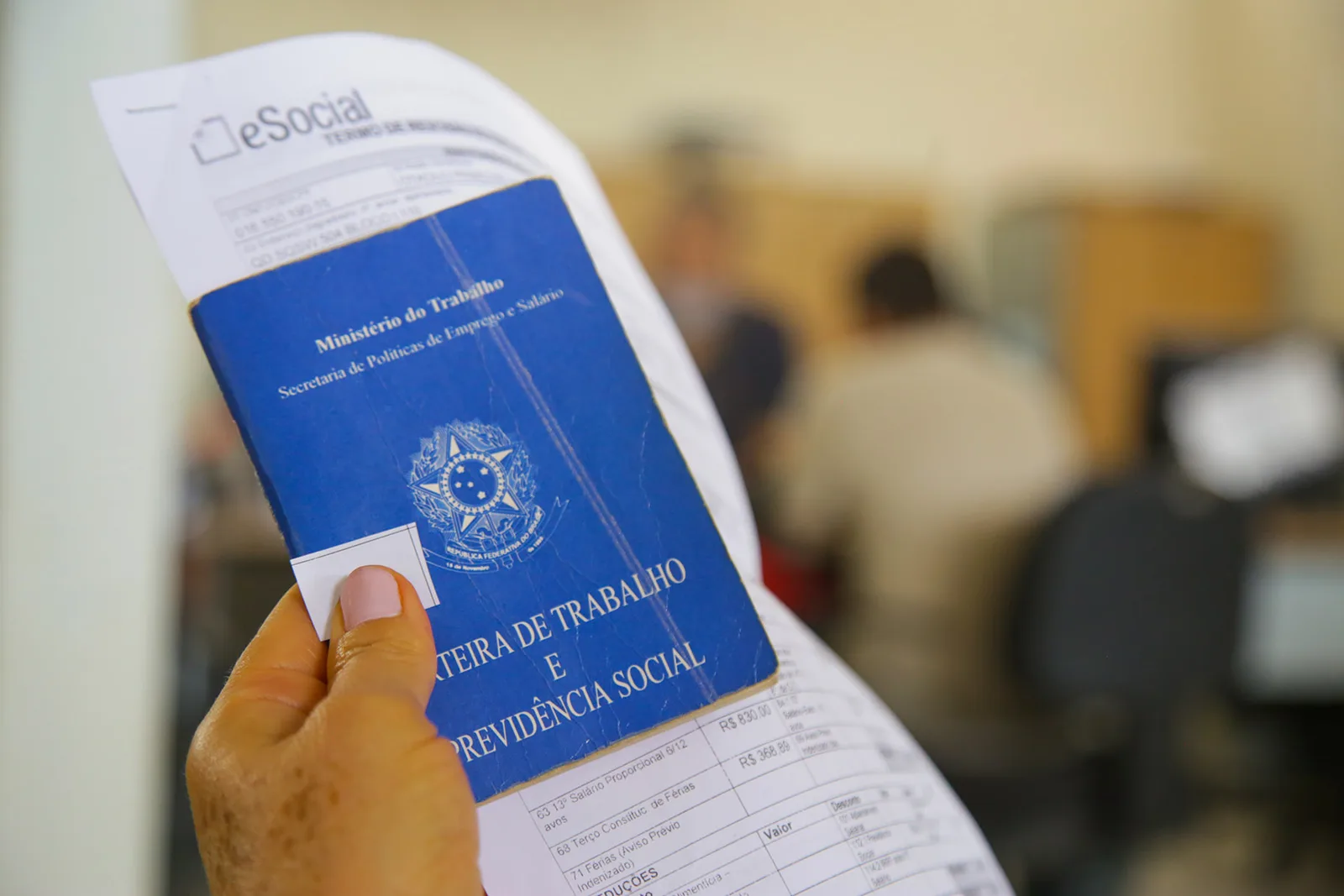 Desocupação fica em 5,3% no trimestre encerrado em agosto