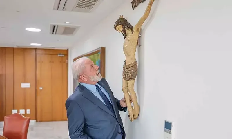 Como o crucifixo dado a Lula virou alvo de investigação da Lava Jato