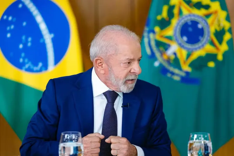 Lula articula reação a Mendonça em meio à crise no STF