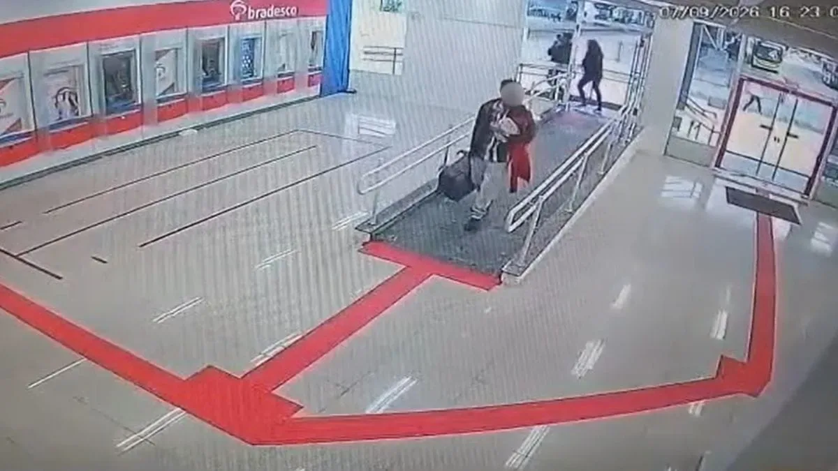 Mala deixada em banco de Joinville tinha roupas, conclui Bope