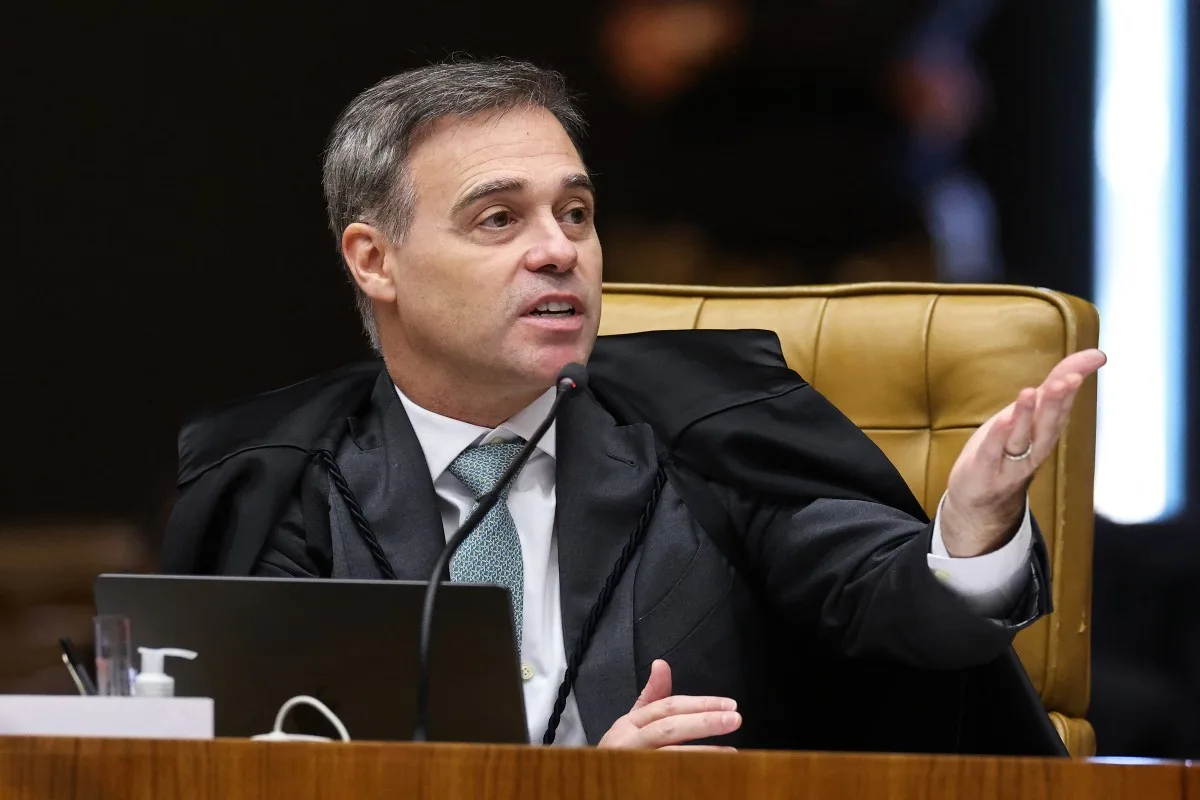 Ministro solicita perícia da PF em celular apreendido com Vorcaro