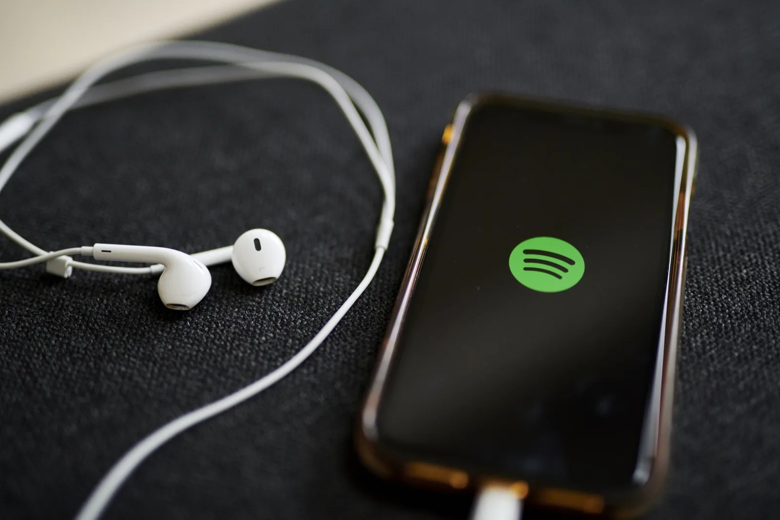 Cofundador do Spotify ameaça deixar Suécia por imposto sobre fortunas
