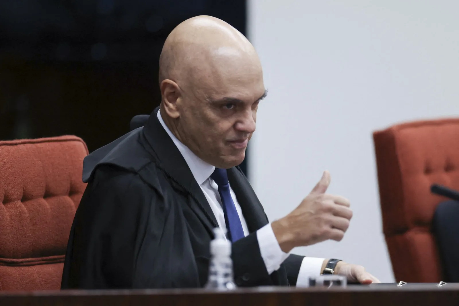 Ala de Moraes avalia questionar votos de Kassio e Fux no caso Master