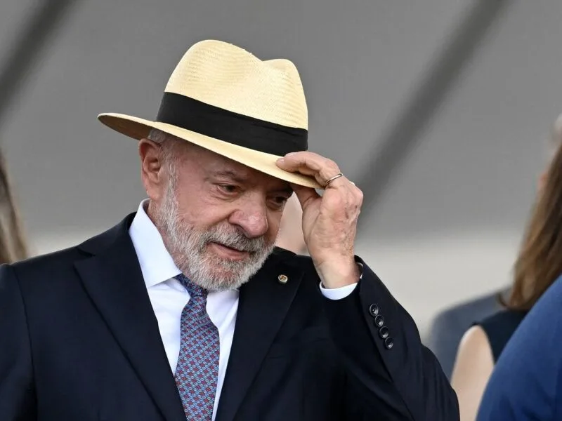 Lula acusa adversários de buscar apoio dos Estados Unidos na eleição