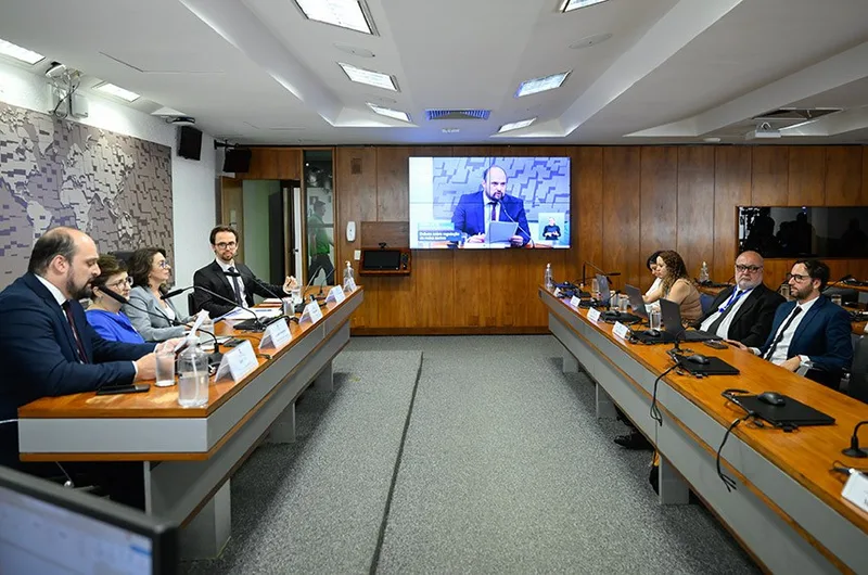 Audiência no Congresso expõe divergências sobre regras para plataformas digitais