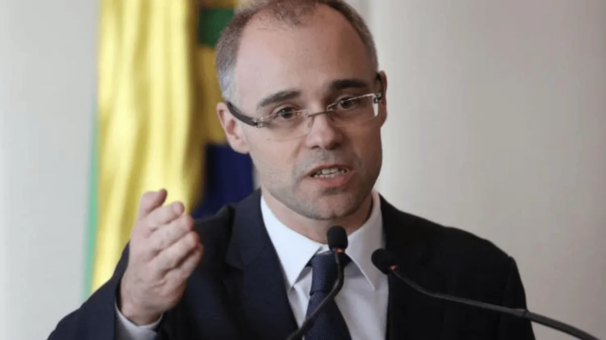 Mendonça rejeita pedido contra reajuste do Bolsa Família sem analisar mérito