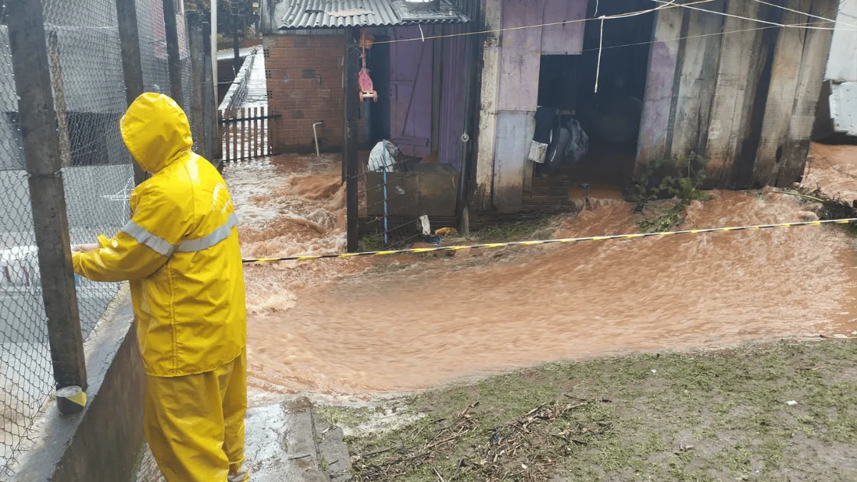 Granizo leva bombeiros a evacuar duas casas em Itapiranga