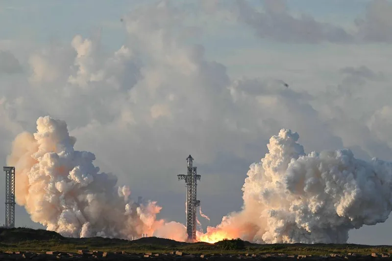 Starship completa inserção orbital e solta 26 satélites Starlink