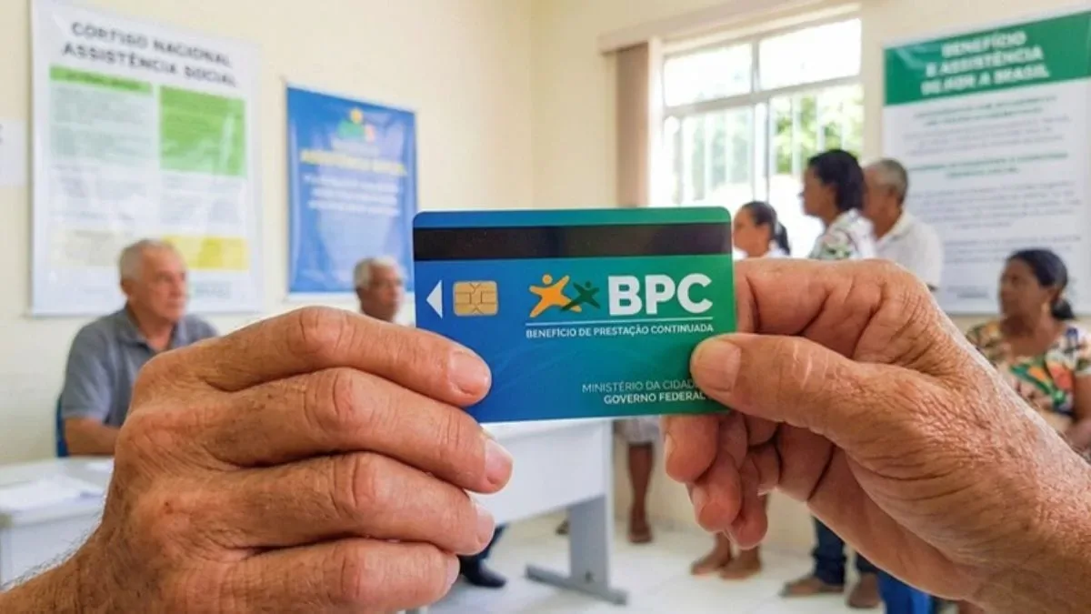 BPC sobe para R$ 1.621 e eleva limite de renda do INSS