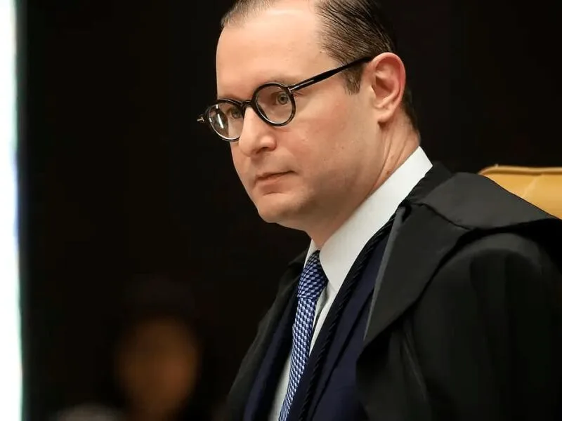 Zanin determina acesso sem cobrança a sites eleitorais durante votações