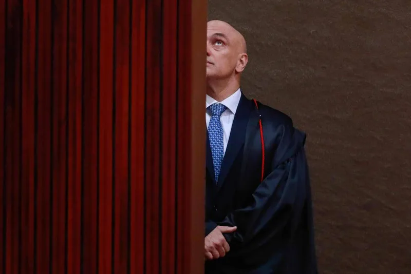 Moraes cobra divulgação completa de documentos do caso Banco Master