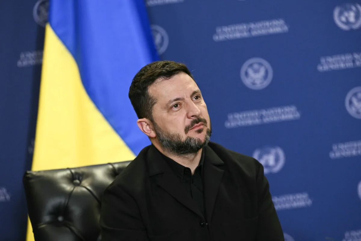 Ataques russos deixam três feridos e atingem infraestrutura digital em Kiev