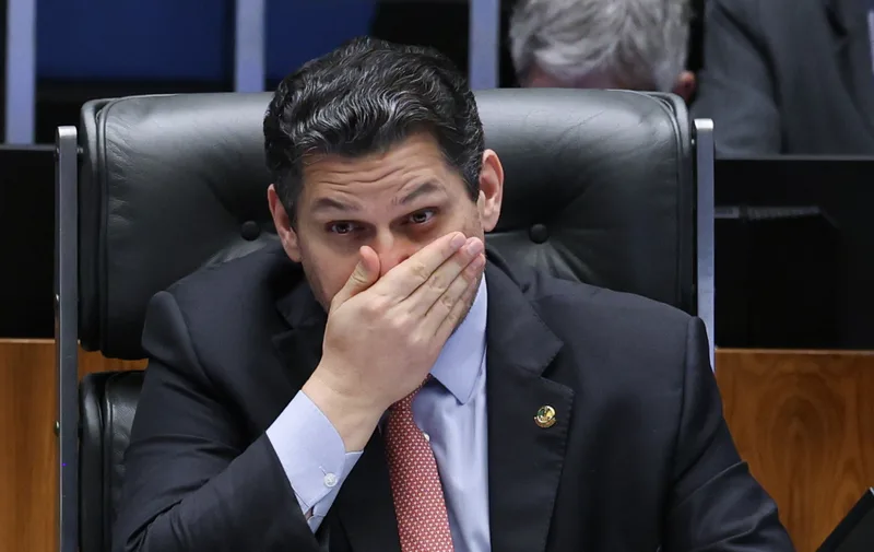 Mensagens citam contato de Alcolumbre com Vorcaro e reunião com Galípolo