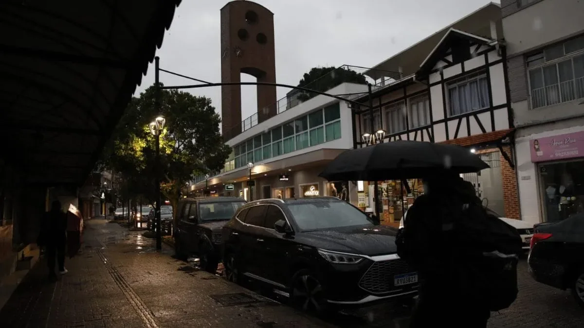 Itajaí-Açu marca 7,06 metros e Blumenau abre primeiro abrigo