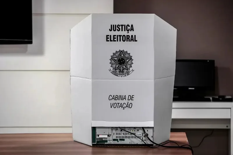 TSE detalha restrições a celulares e dispositivos conectados na cabine