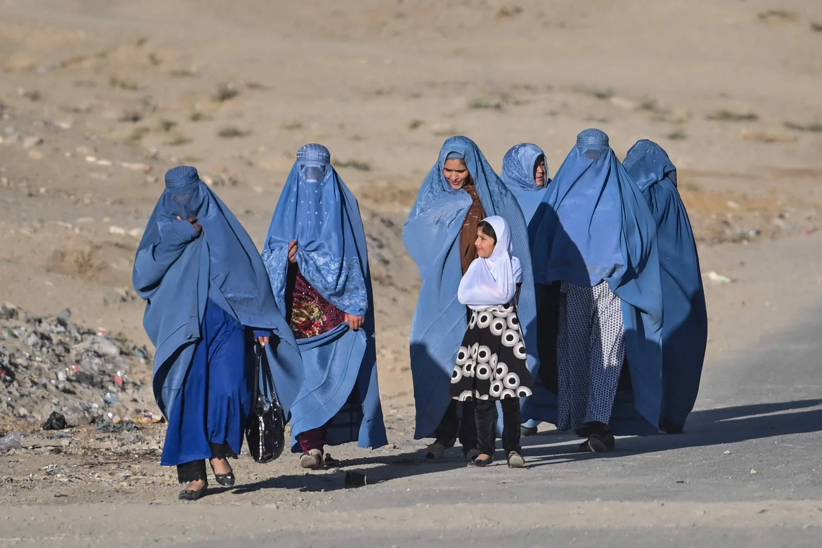 43 países pedem fim das restrições a mulheres sob governo talibã