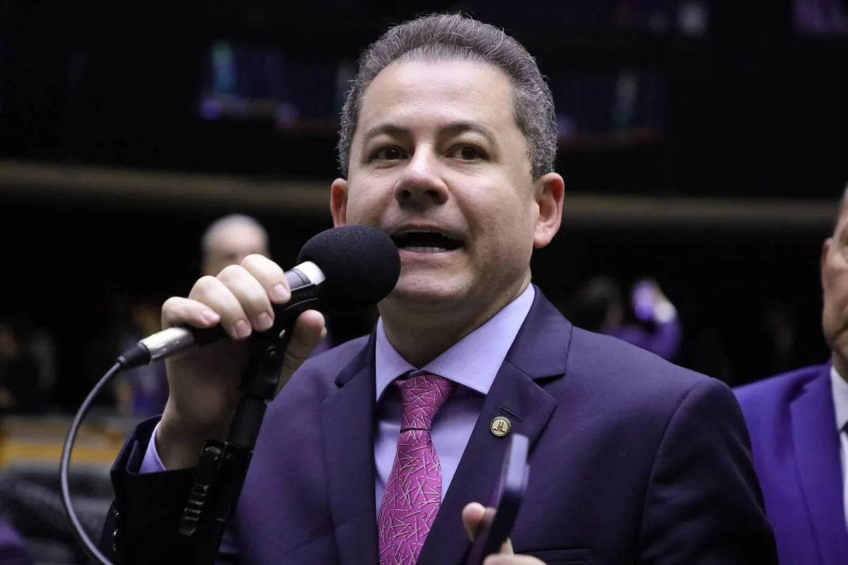 Cezinha de Madureira é investigado após aproximar Mendonça e Vorcaro