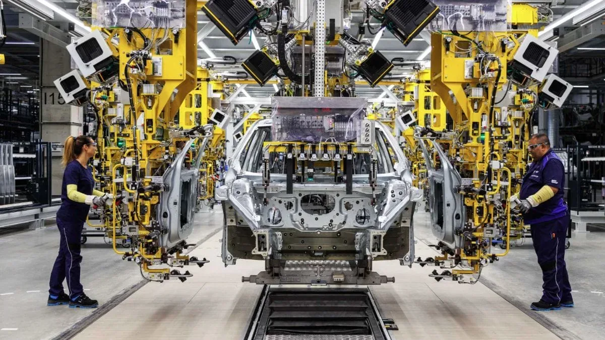 BMW abrirá terceiro turno na Hungria após 100 mil pedidos do iX3