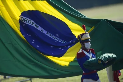 PMI de serviços do Brasil entra em contração em setembro