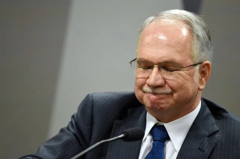 Fachin cobra explicações de chefe da PF antes de decidir permanência
