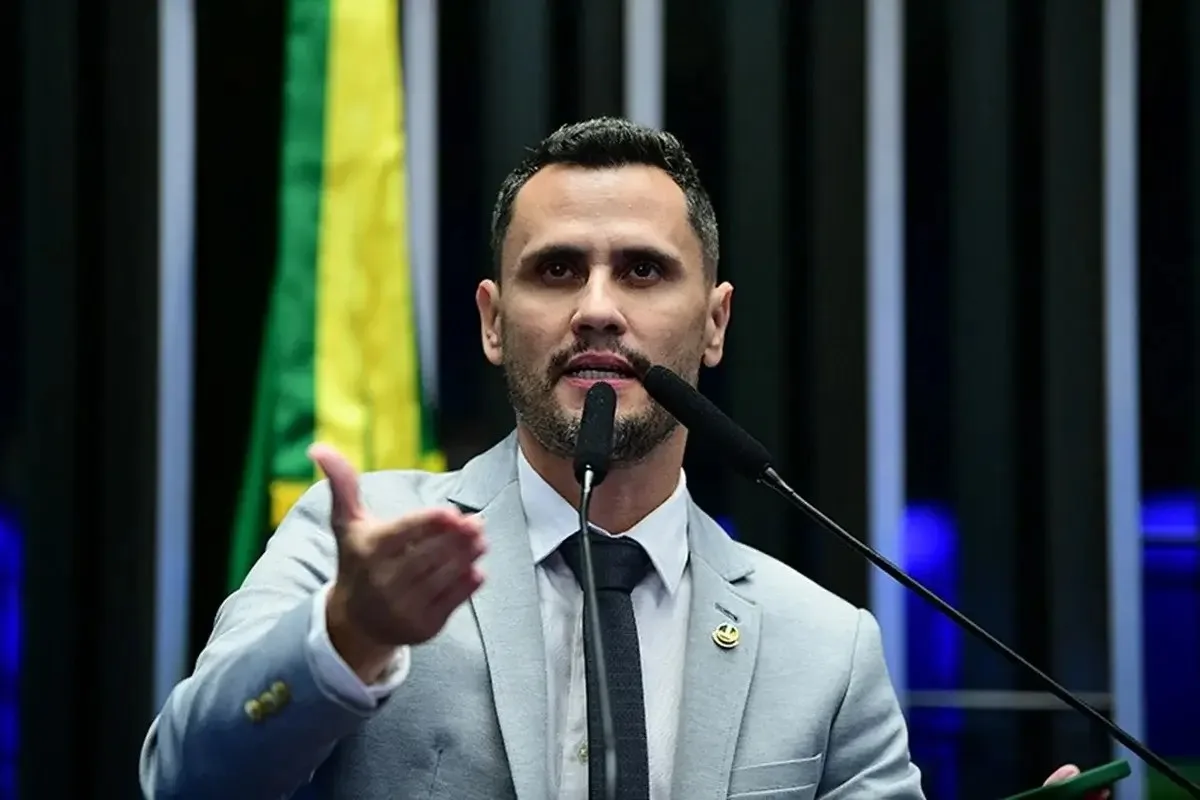 Cleitinho lidera corrida ao governo de Minas com 38%, aponta pesquisa