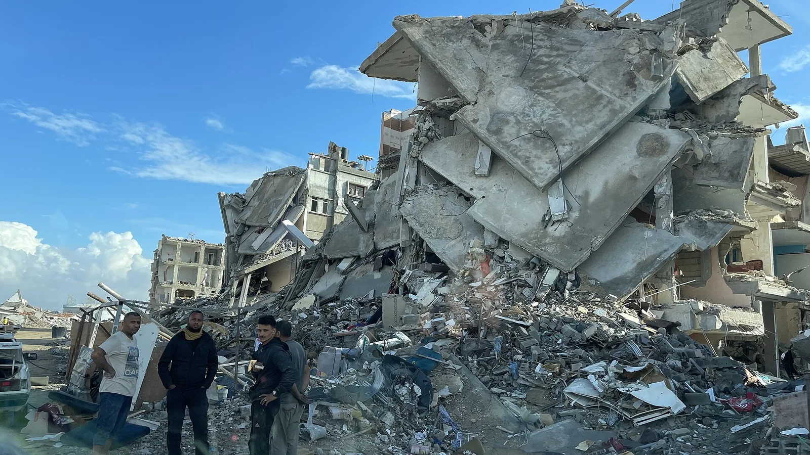 Desabamento na Cidade de Gaza mata 20 e deixa dezenas desaparecidas