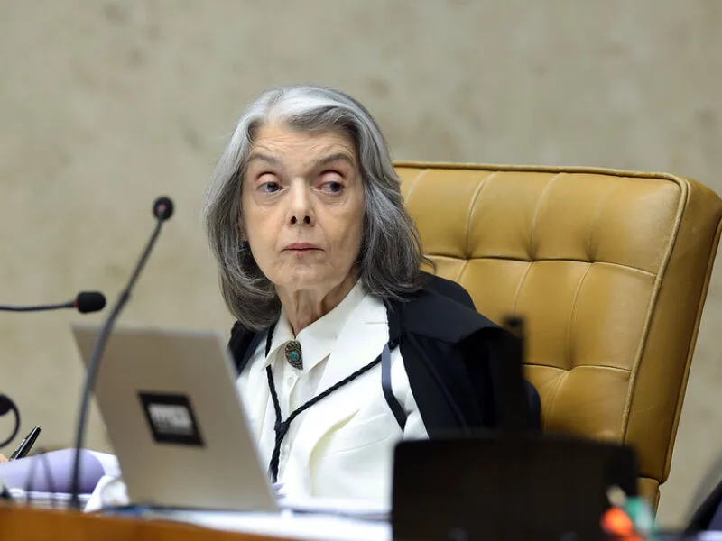 Cármen Lúcia vota contra unir casos de Moraes e Mendonça no STF