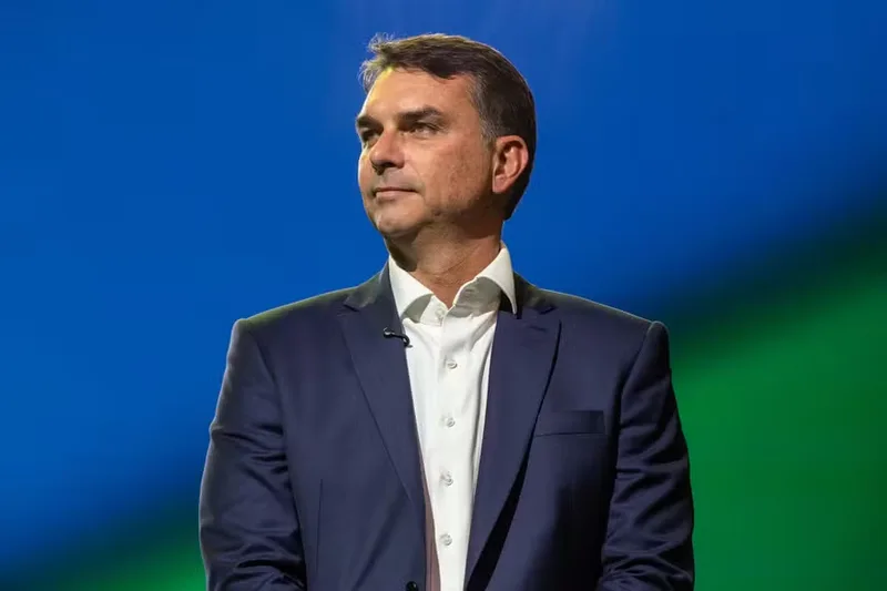 Flávio Bolsonaro lidera rejeição presidencial com 51%, aponta pesquisa