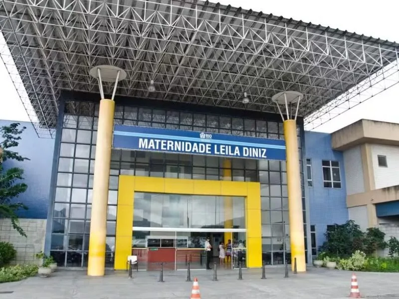 Adolescente fica com bolsa de colostomia após parto em maternidade do Rio