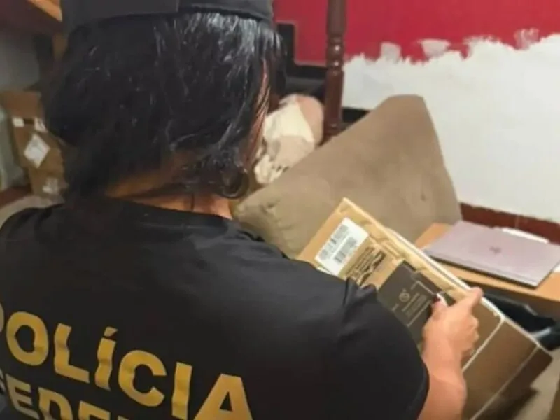 PF prende suspeitos de retirar encomendas com documentos falsos
