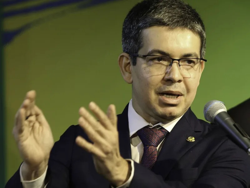 PEC de Randolfe cria regras de ética e quarentena para ministros do STF