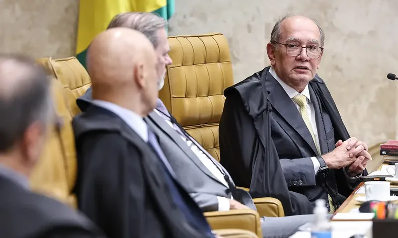 Zanin e Gilmar pedem dados completos do celular de Vorcaro antes de sessão do STF