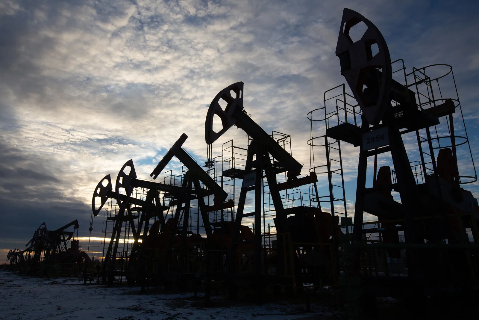 Opep+ segura produção de outubro enquanto guerra restringe exportações