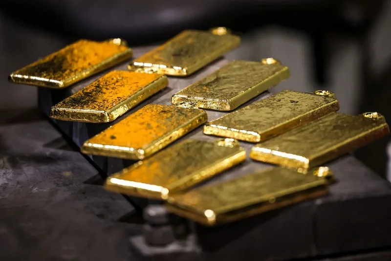 Ouro recua na Comex com petróleo e Treasuries em alta