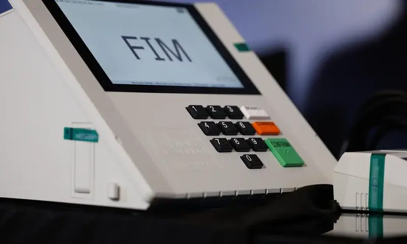 Deepfakes e vídeos de baixa qualidade desafiam eleições, diz guia do CGI.br