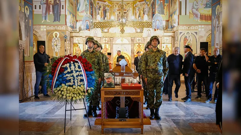 Funeral de Ratko Mladic em Belgrado reúne apoiadores e gera reação da UE