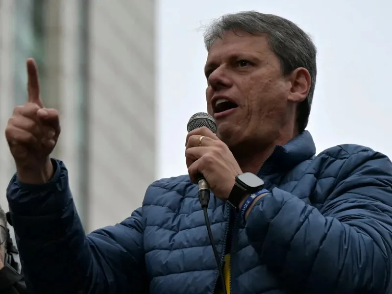 Tarcísio cobra ação do Senado e do STF após revelações sobre Moraes