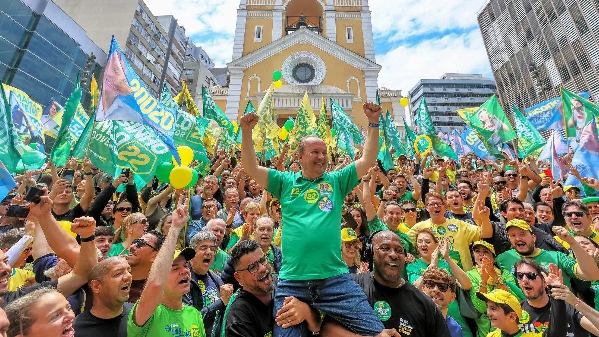 Jorginho Mello amplia domínio político em Santa Catarina após vitória em 1º turno