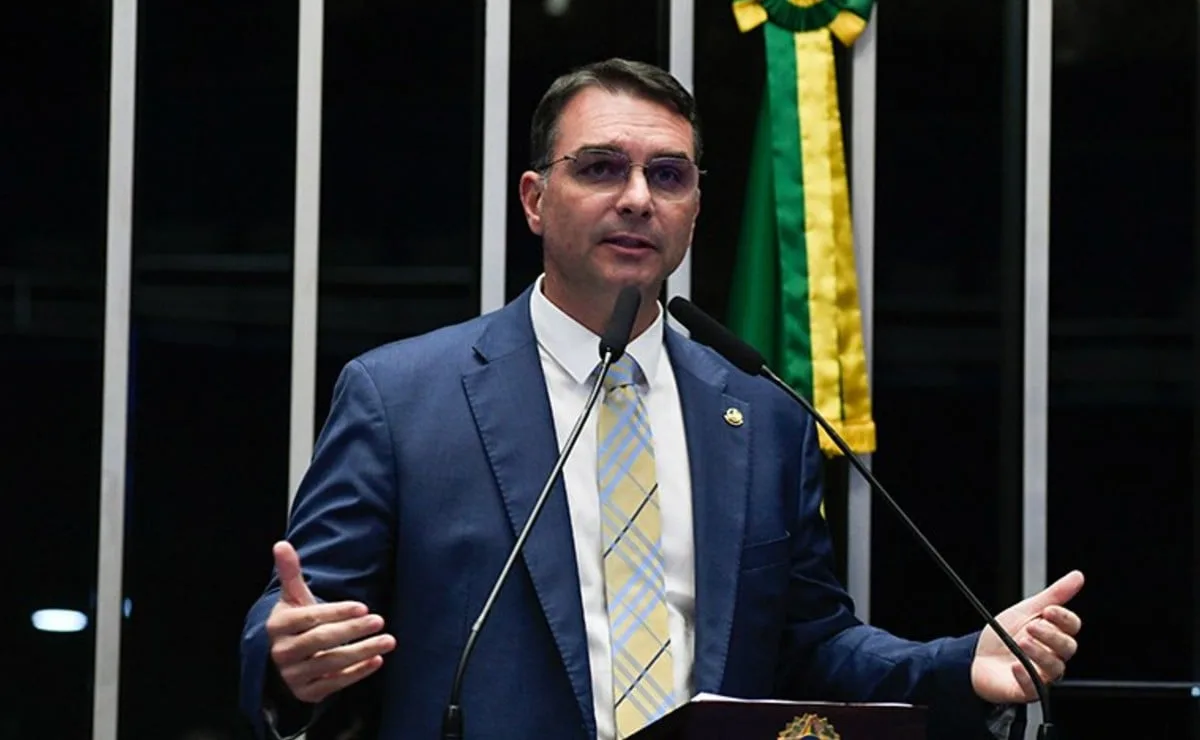 Flávio Bolsonaro critica discurso de Lula na ONU e promete coalizão militar