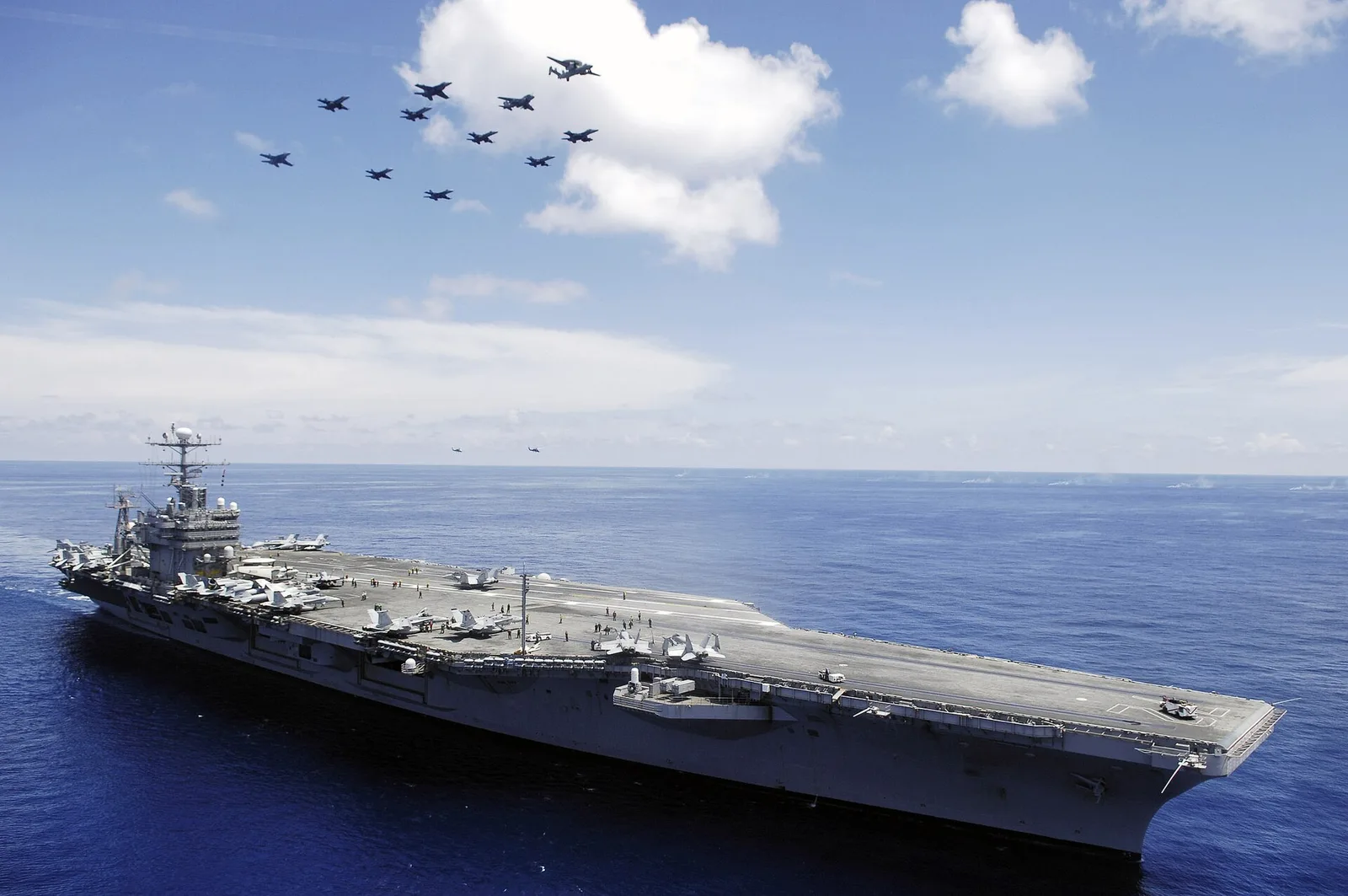 Marinha dos EUA relata oito tentativas de suicídio em grupo do USS Abraham Lincoln