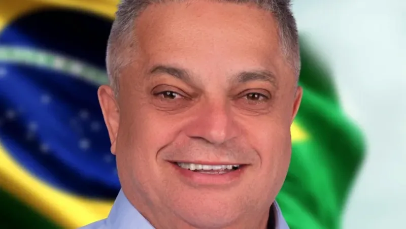 João Rodrigues troca apoio a Caiado por candidatura de Flávio Bolsonaro