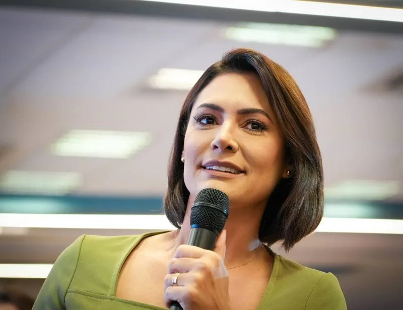 Michelle diz que Bolsonaro enfrenta dias mais difíceis e relata ansiedade