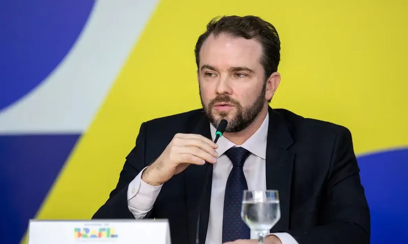 Durigan diz que governos anteriores não regulamentavam remessas internacionais