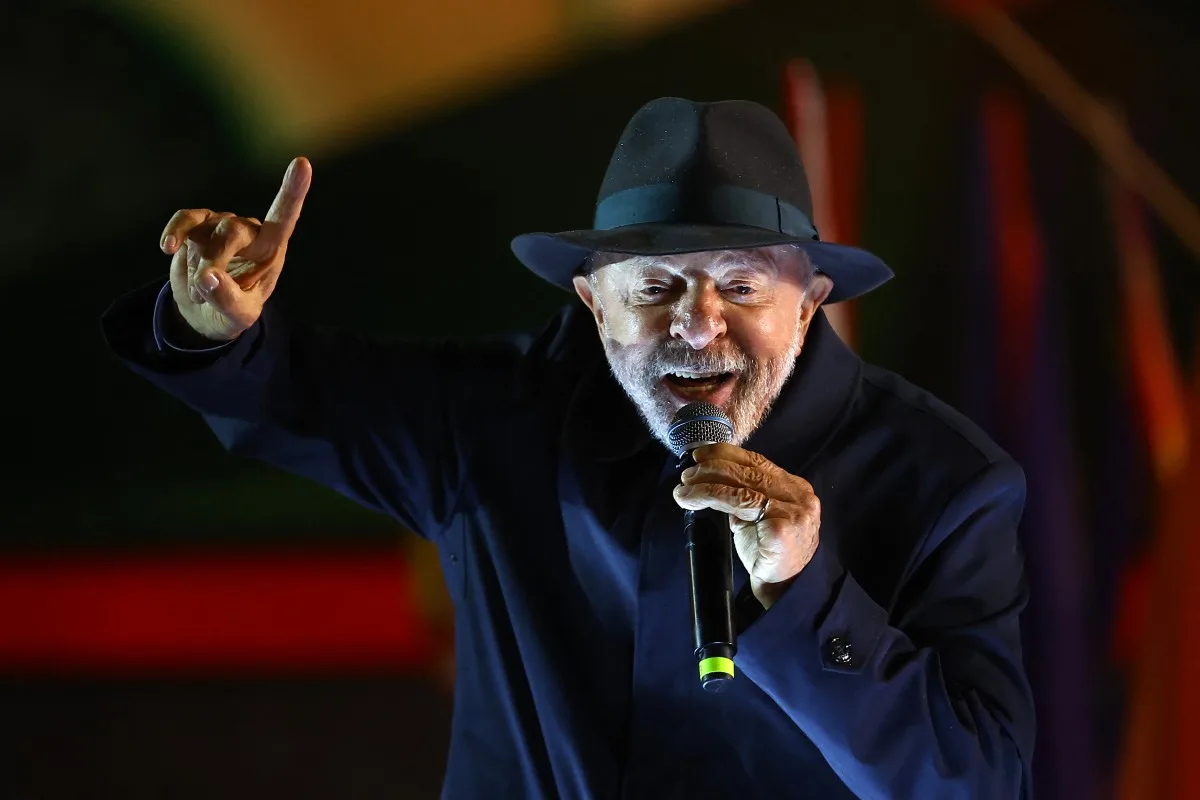 Debate presidencial terá ausência de Lula e possível estreia de Flávio Bolsonaro
