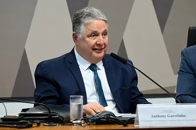 TRE-RJ barra registro de Garotinho para o governo do Rio