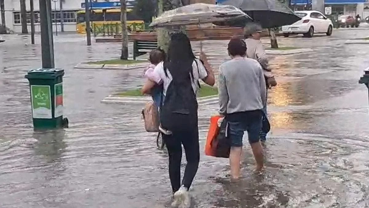 Defesa Civil eleva plano de Joinville após temporal com granizo
